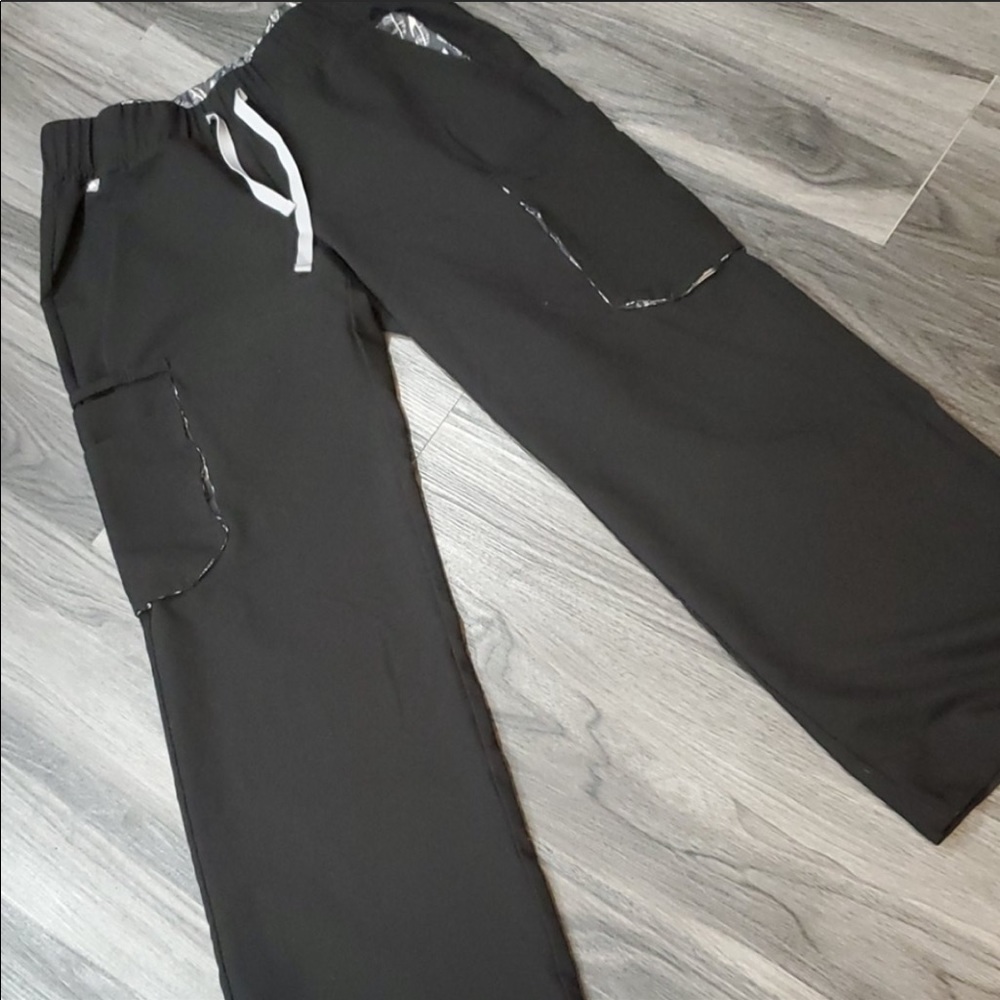 ❌SOLD❌ Figs Black Wide Leg Cargo Scrub Pants